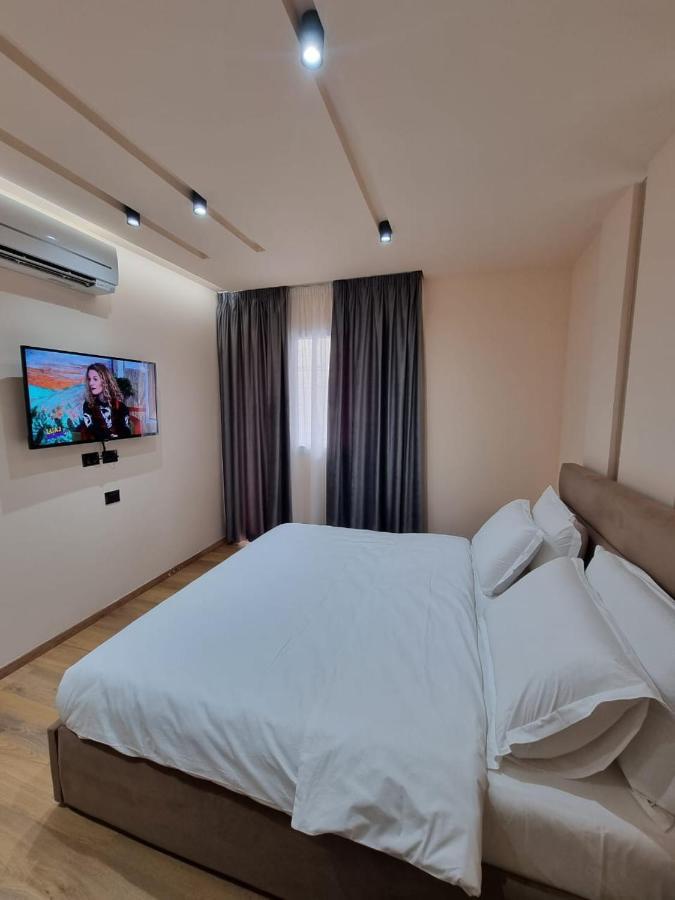 Djakbe Hotel ティラナ エクステリア 写真