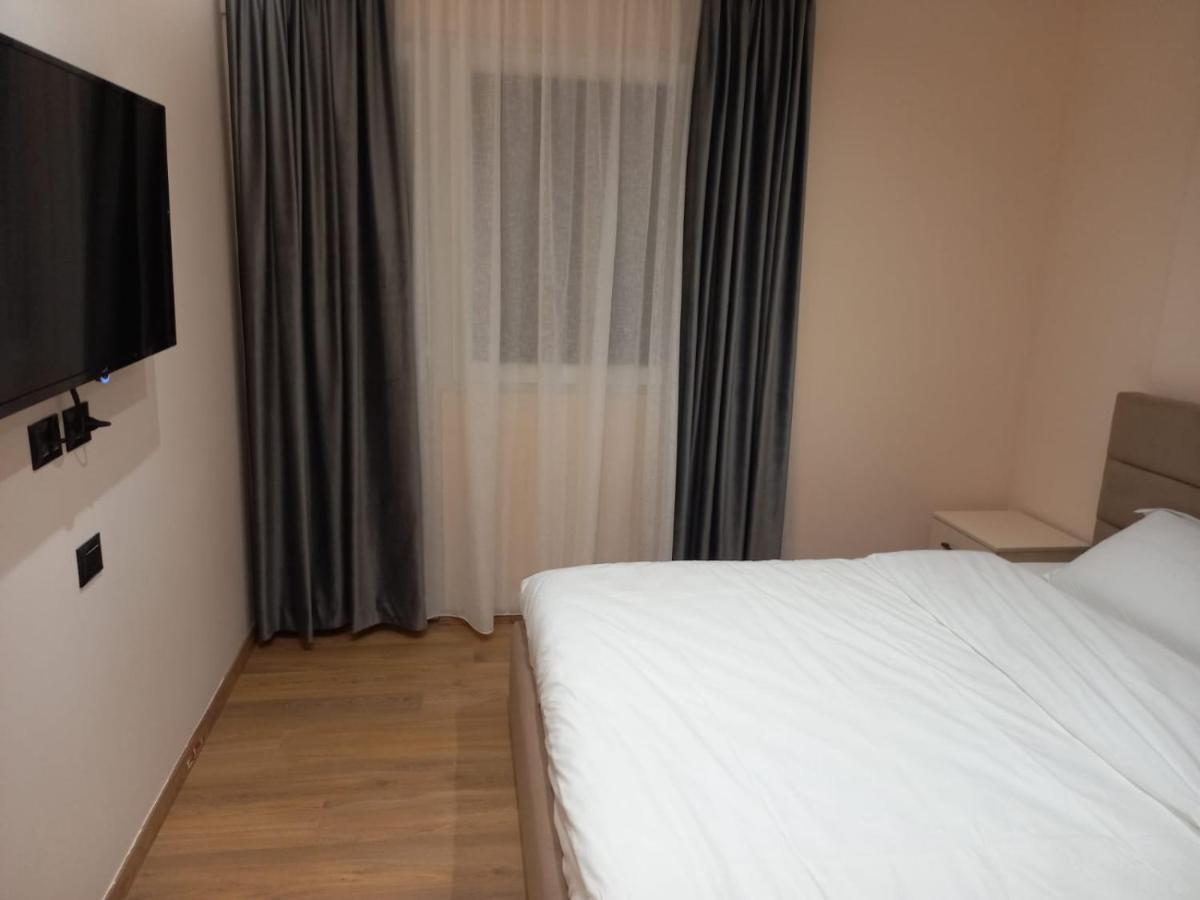Djakbe Hotel ティラナ エクステリア 写真