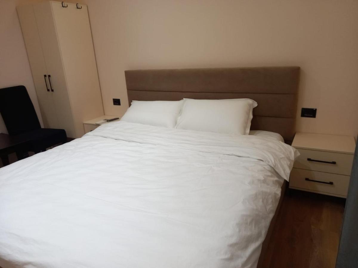 Djakbe Hotel ティラナ エクステリア 写真